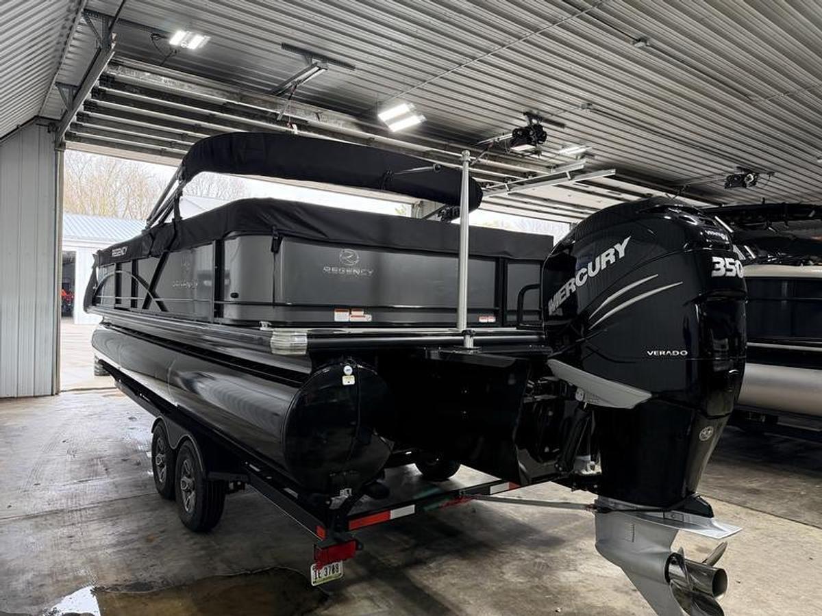 Used 2021 Tracker® Boats REGENCY 250 DL