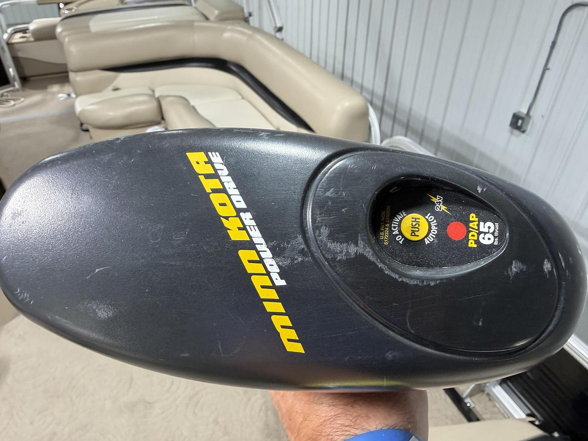 Used 2013 Tracker Fishin' Barge 22 DLX