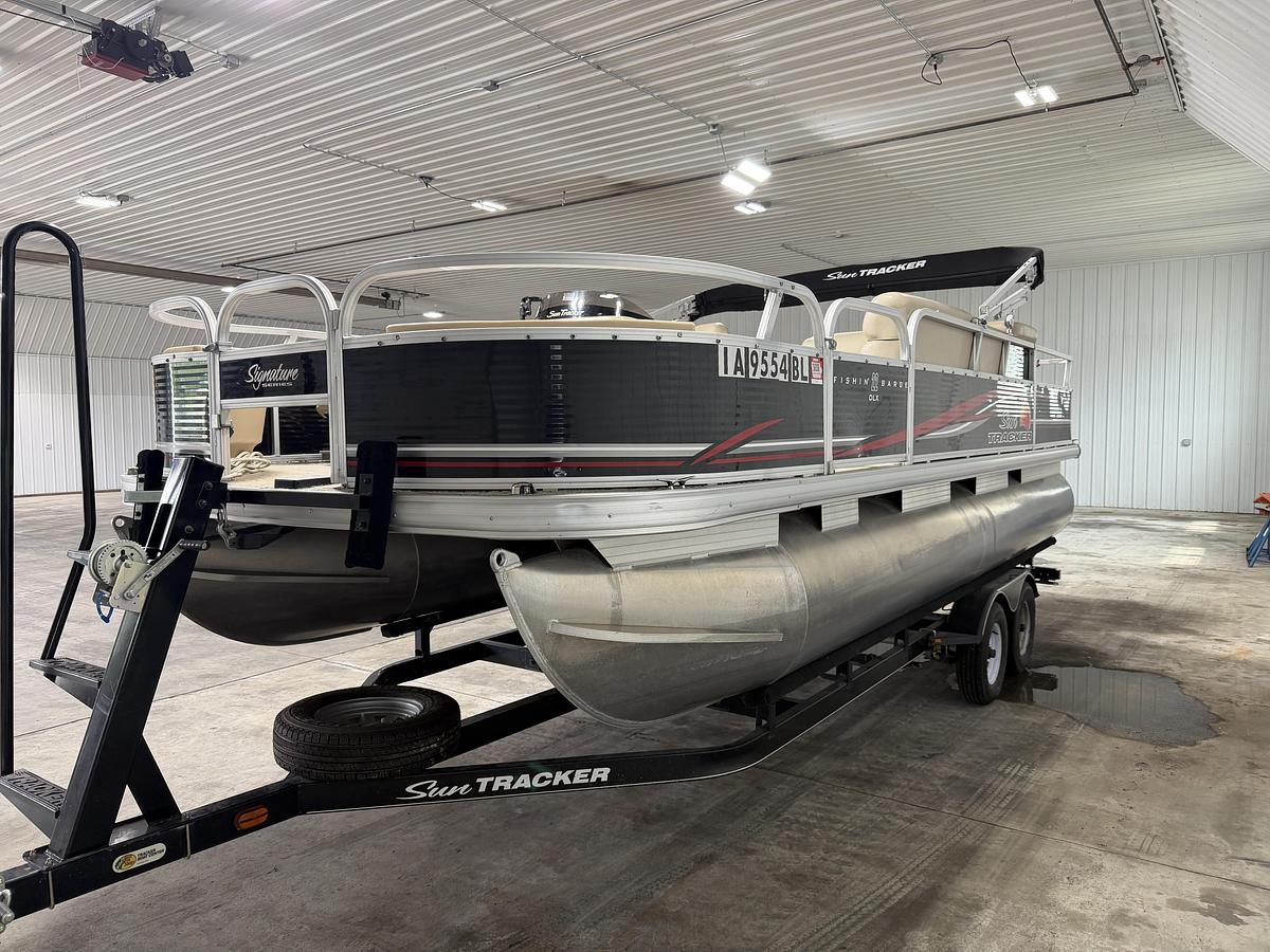 Used 2013 Tracker Fishin' Barge 22 DLX