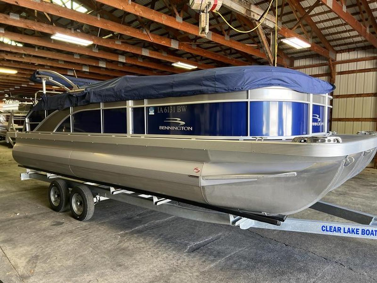 Used 2023 Bennington 22 SXSB