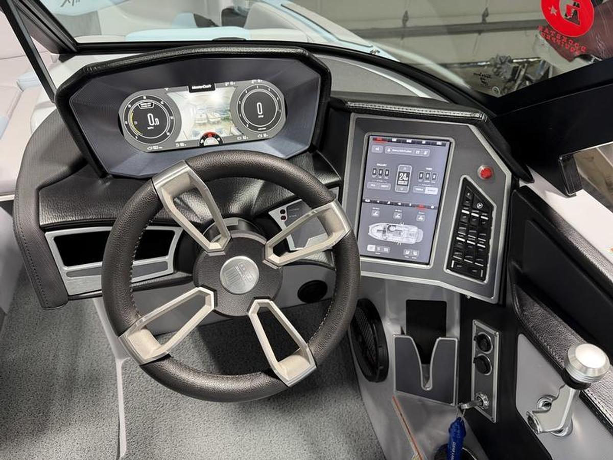 Used 2023 MasterCraft XT24