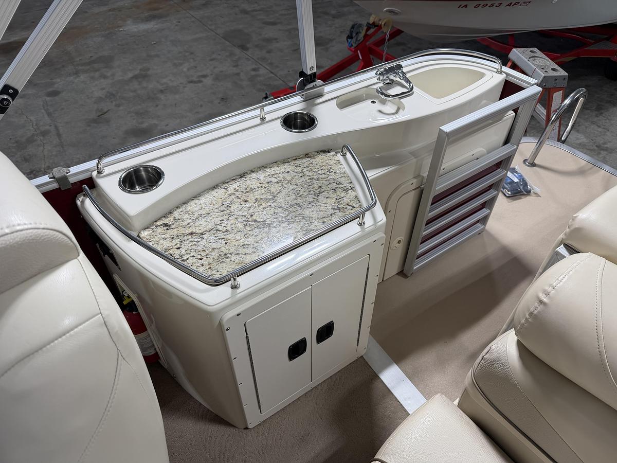 Used 2011 Bennington 2574 RFSI