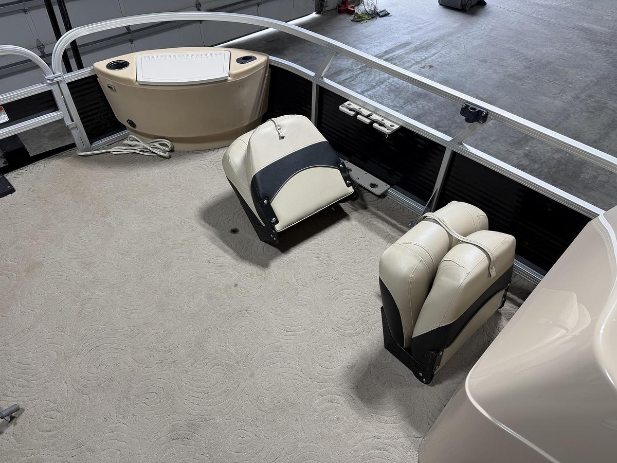 Used 2013 Tracker Fishin' Barge 22 DLX