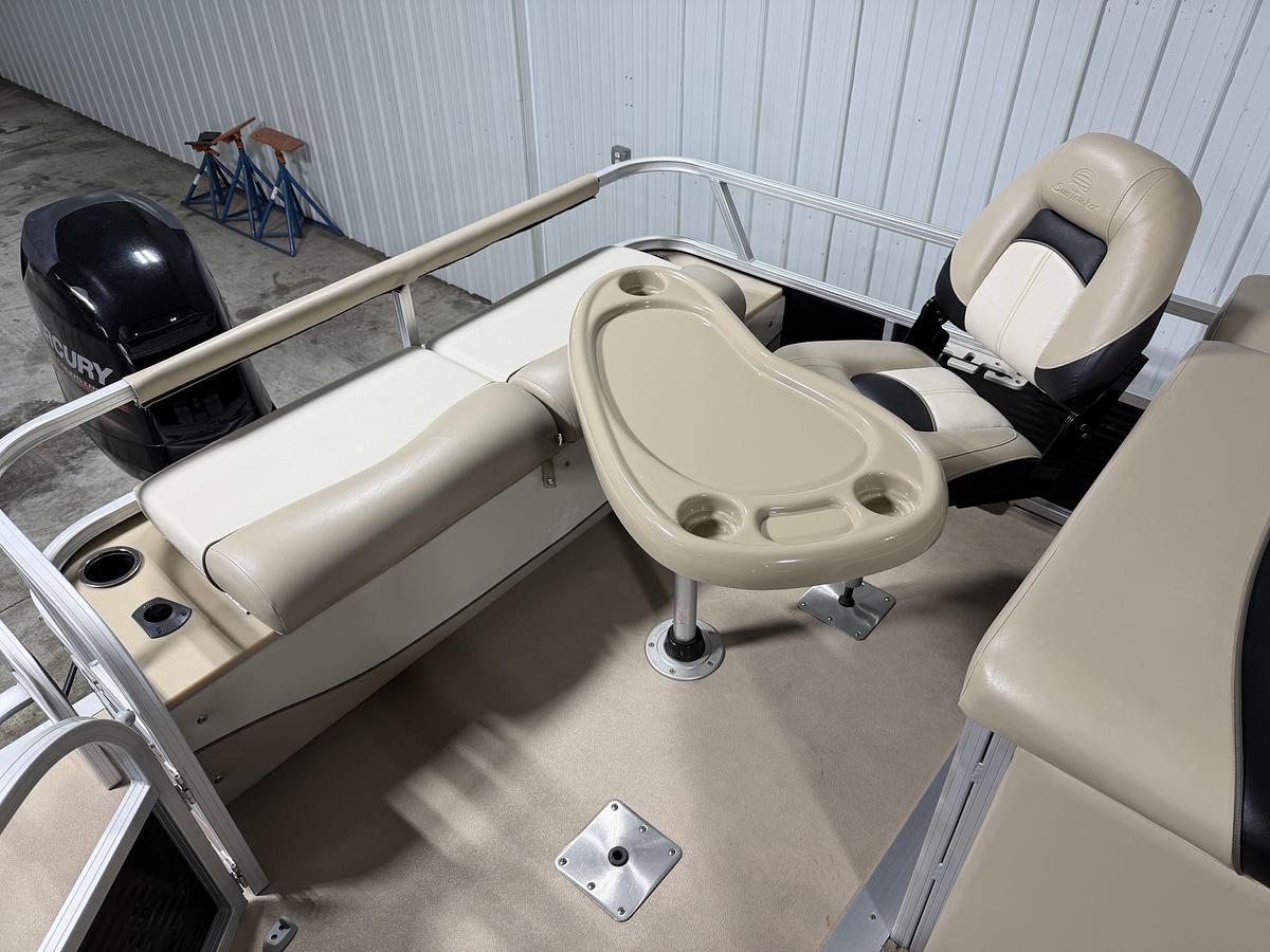 Used 2013 Tracker Fishin' Barge 22 DLX