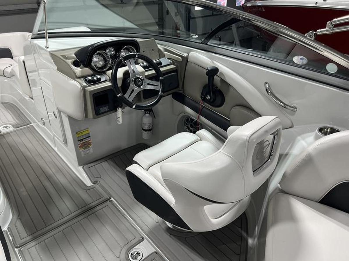 Used 2017 Crownline E4