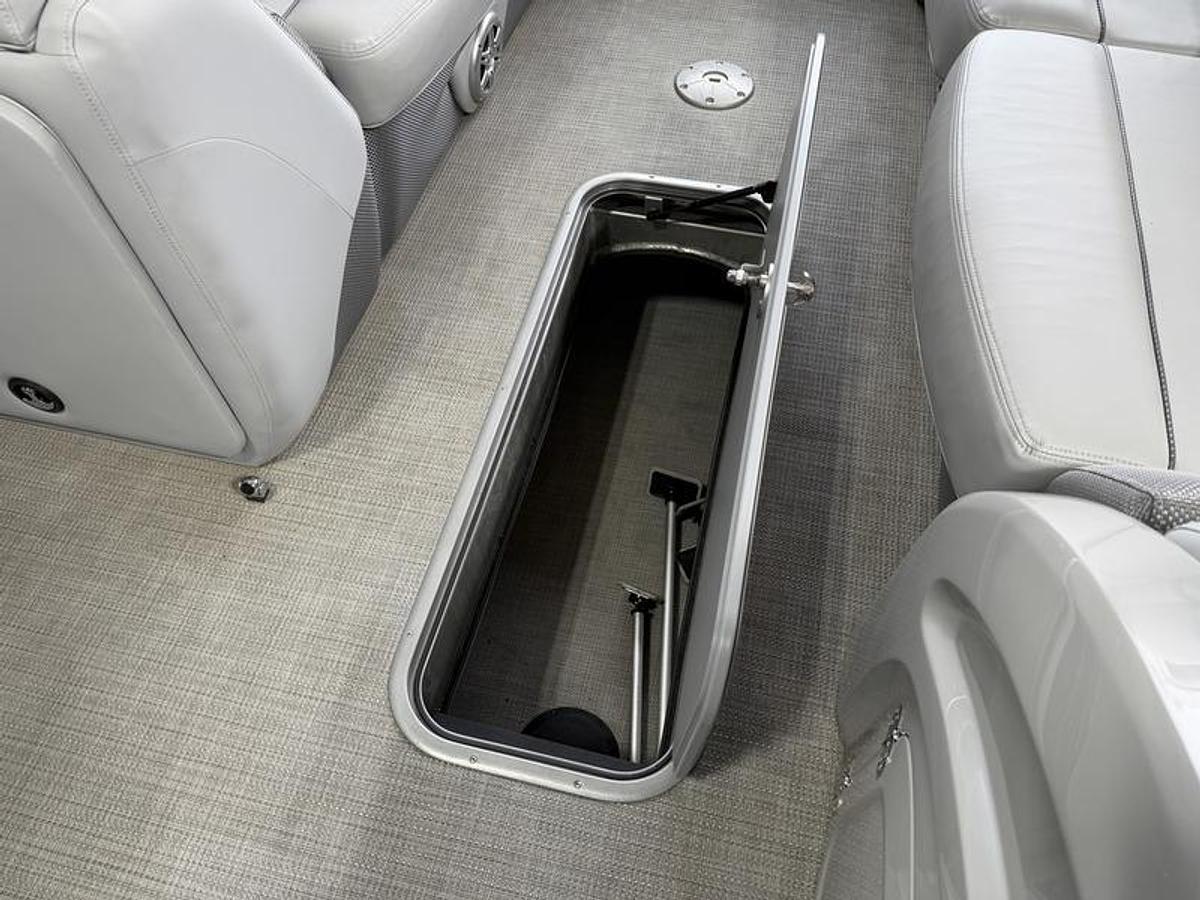 Used 2021 Tracker® Boats REGENCY 250 DL