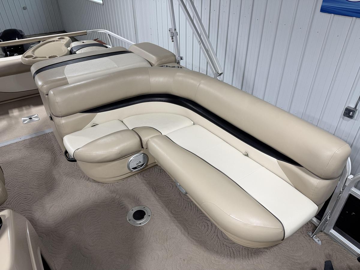 Used 2013 Tracker Fishin' Barge 22 DLX