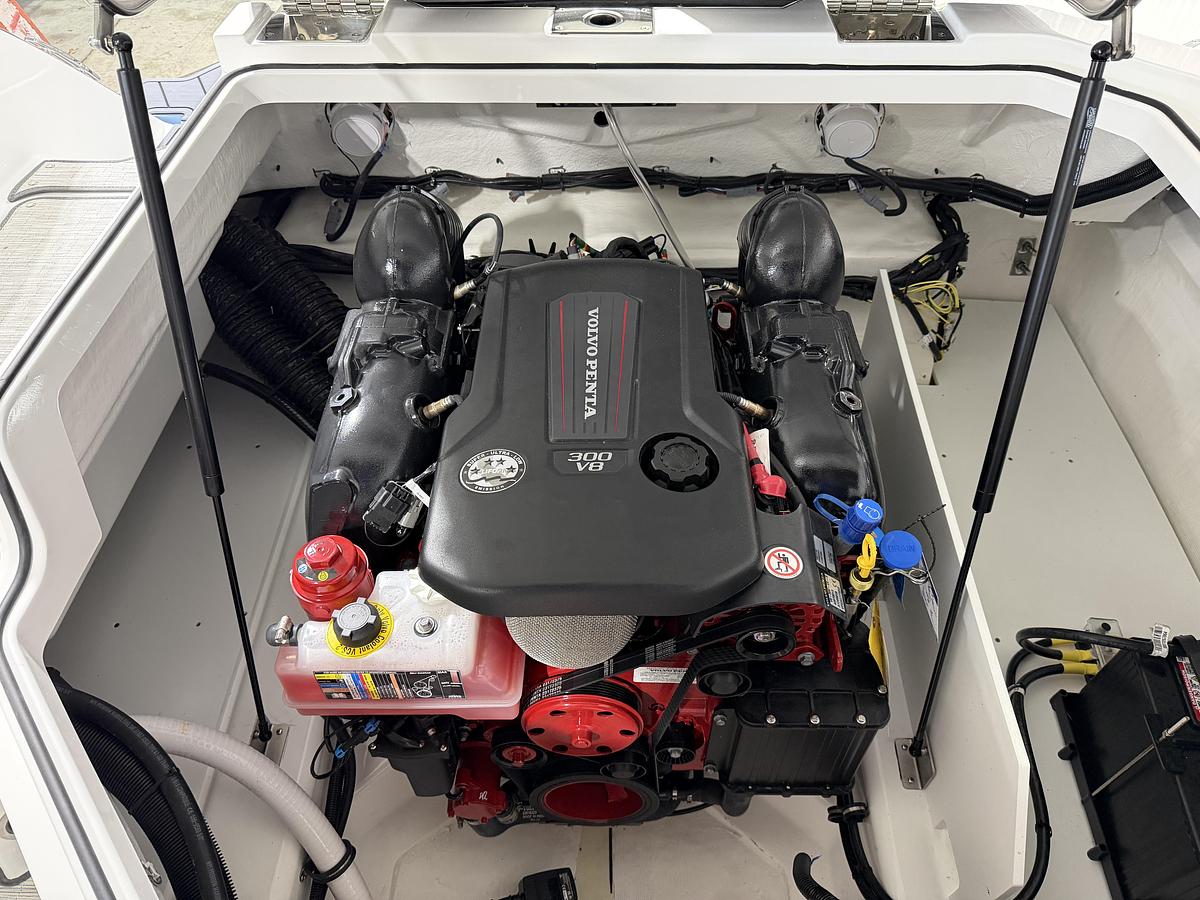 2027 Cobalt Boats R4