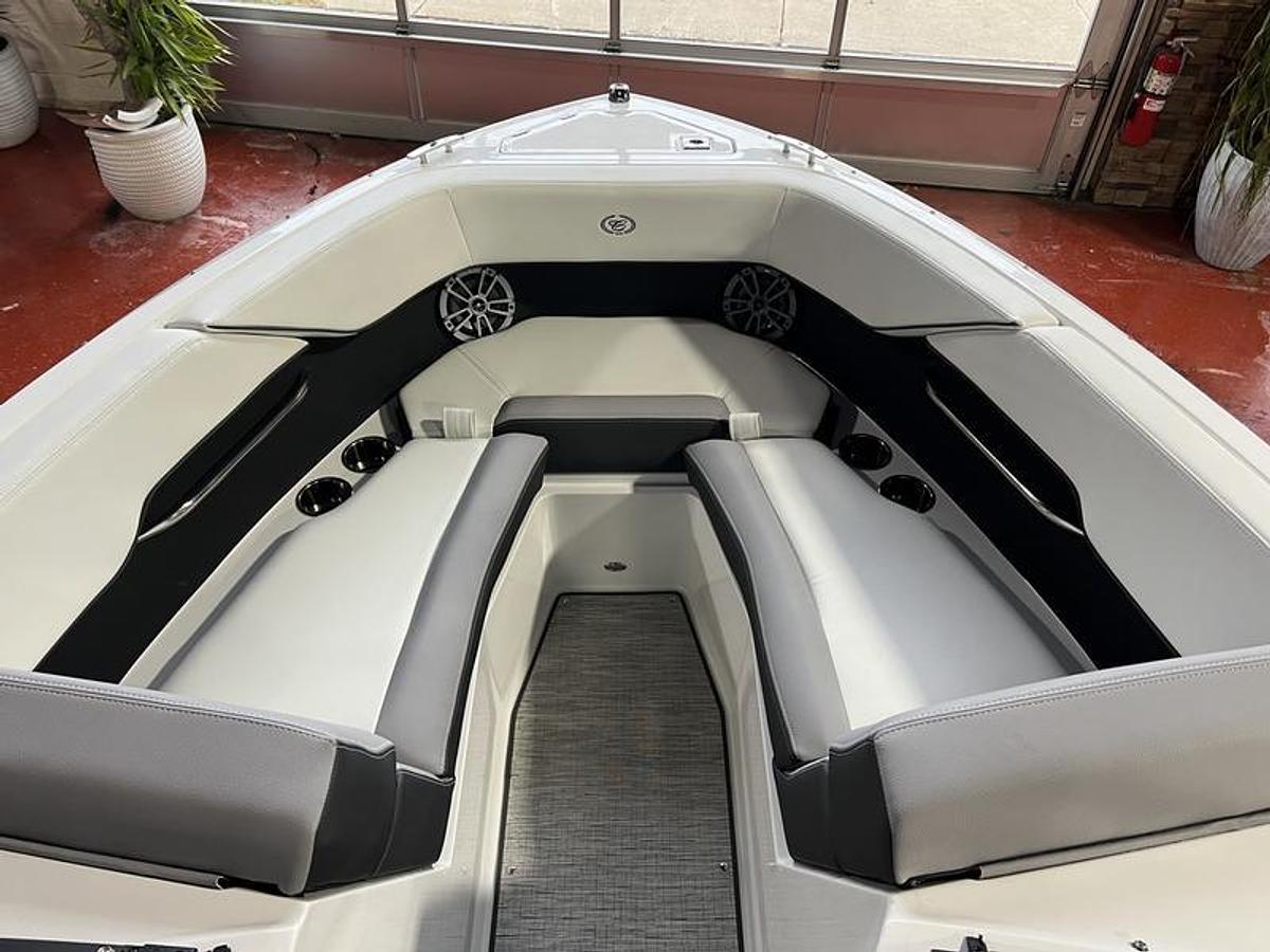 2025 Cobalt Boats CS23