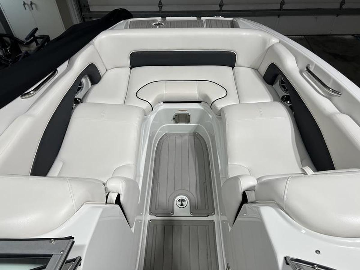 Used 2017 Crownline E4