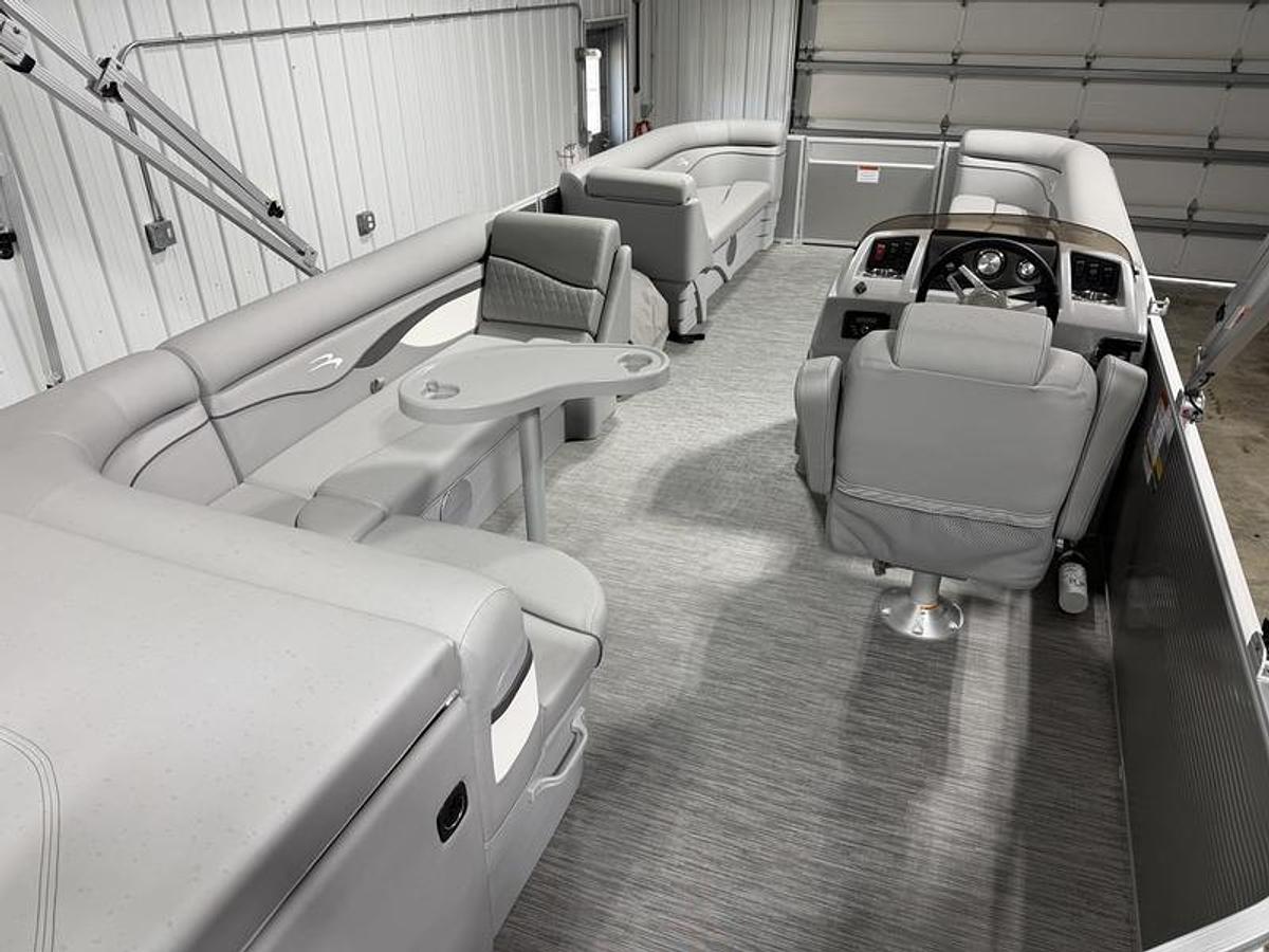 Used 2023 Bennington 22 SL