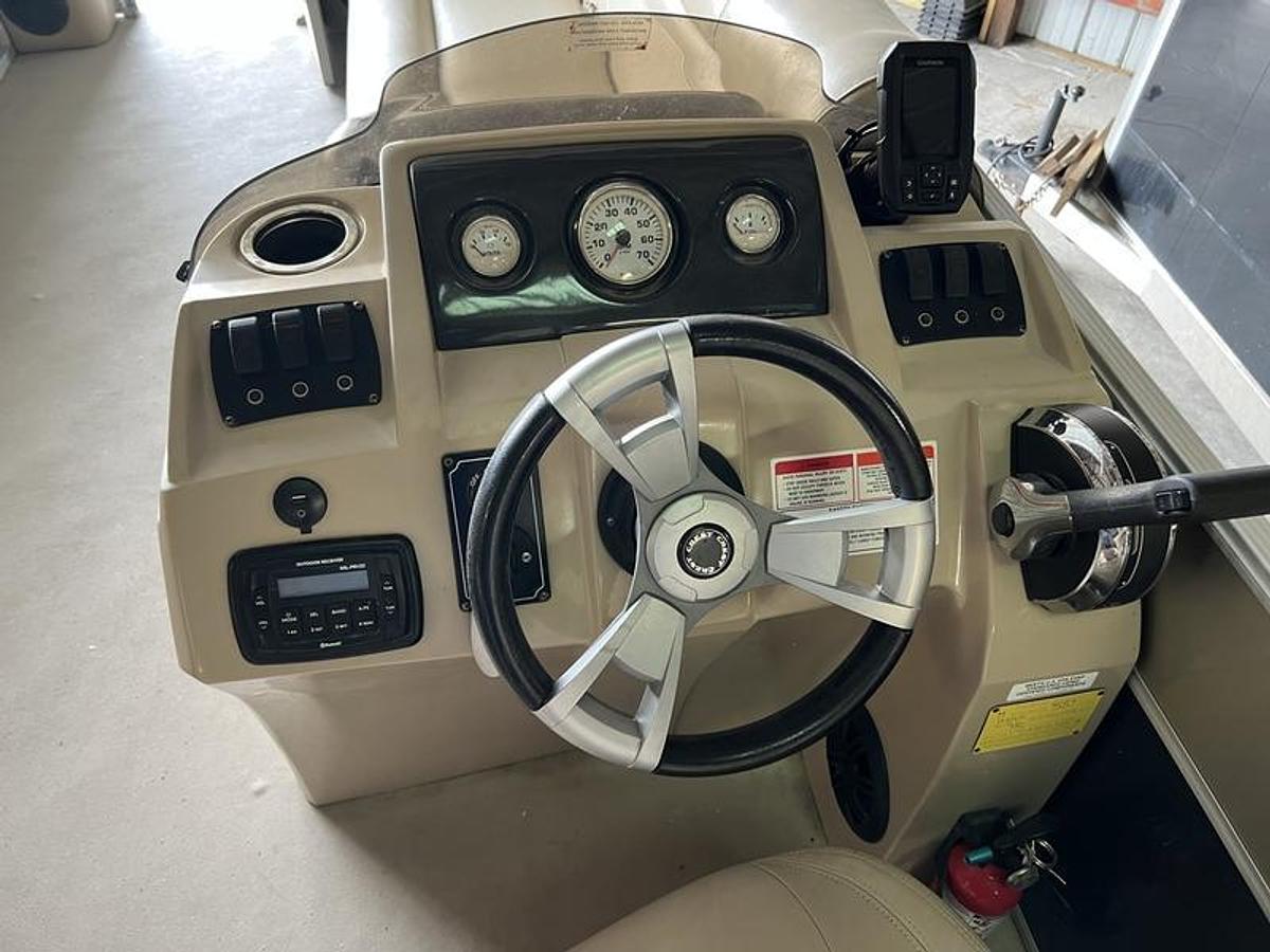 Used 2013 Crest V210