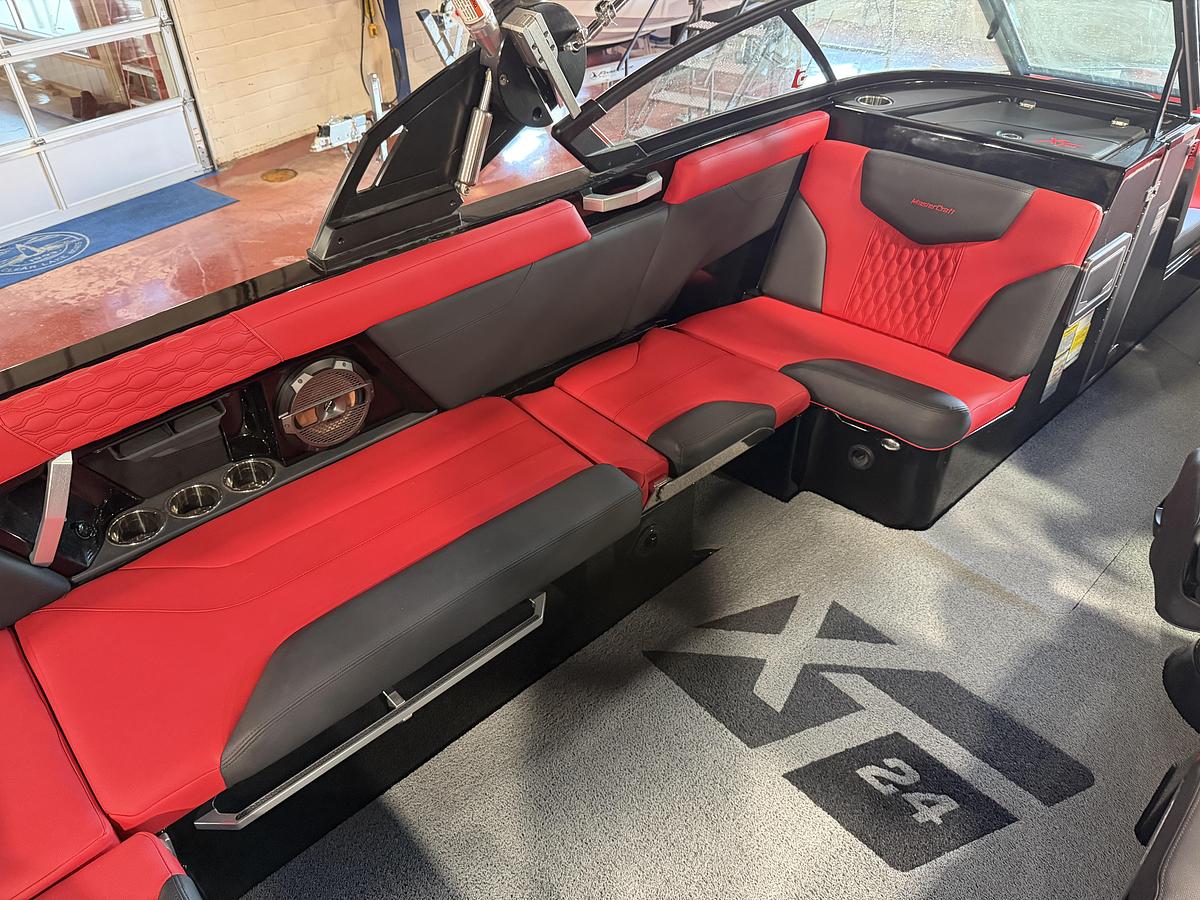 Used 2022 Mastercraft XT24