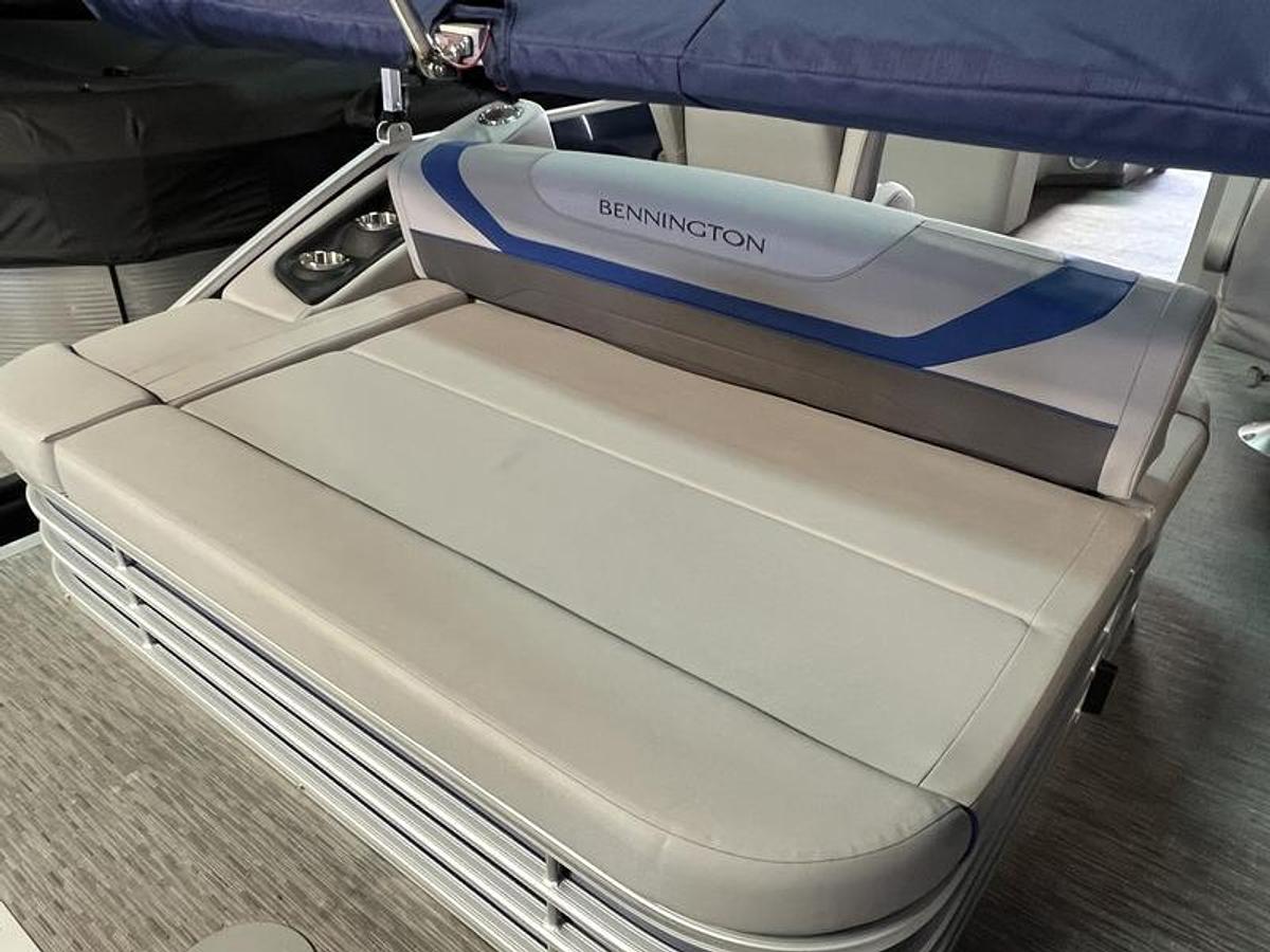 Used 2023 Bennington 22 SXSB