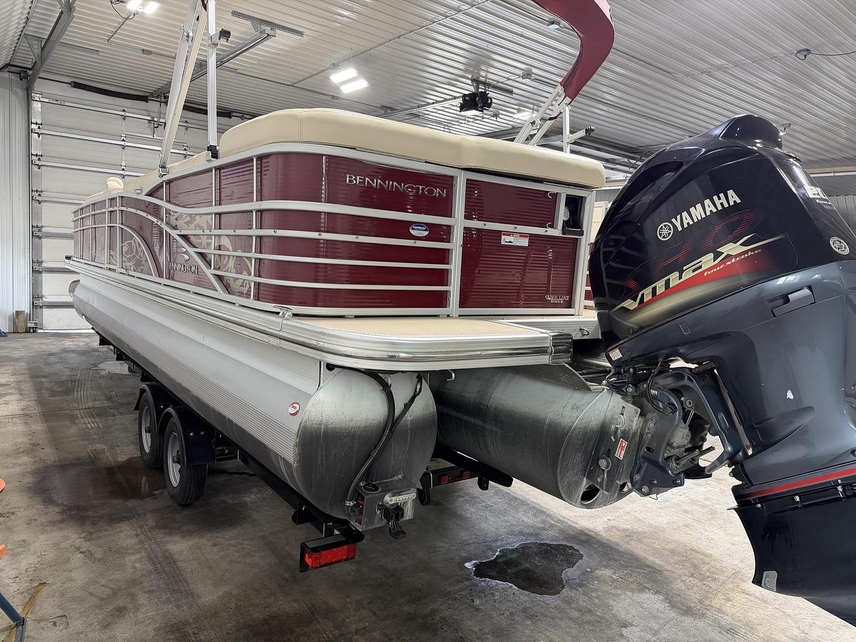 Used 2011 Bennington 2574 RFSI