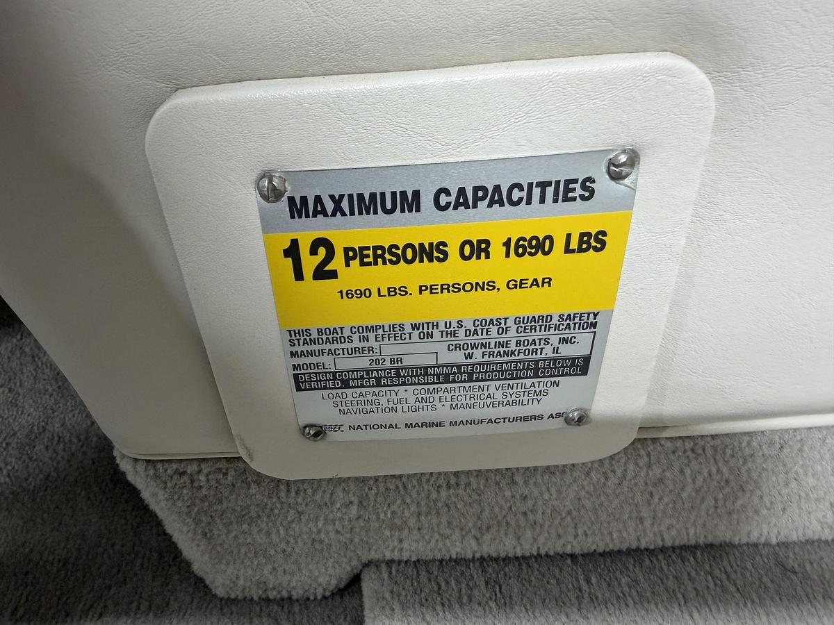 Used 2000 Crownline 202