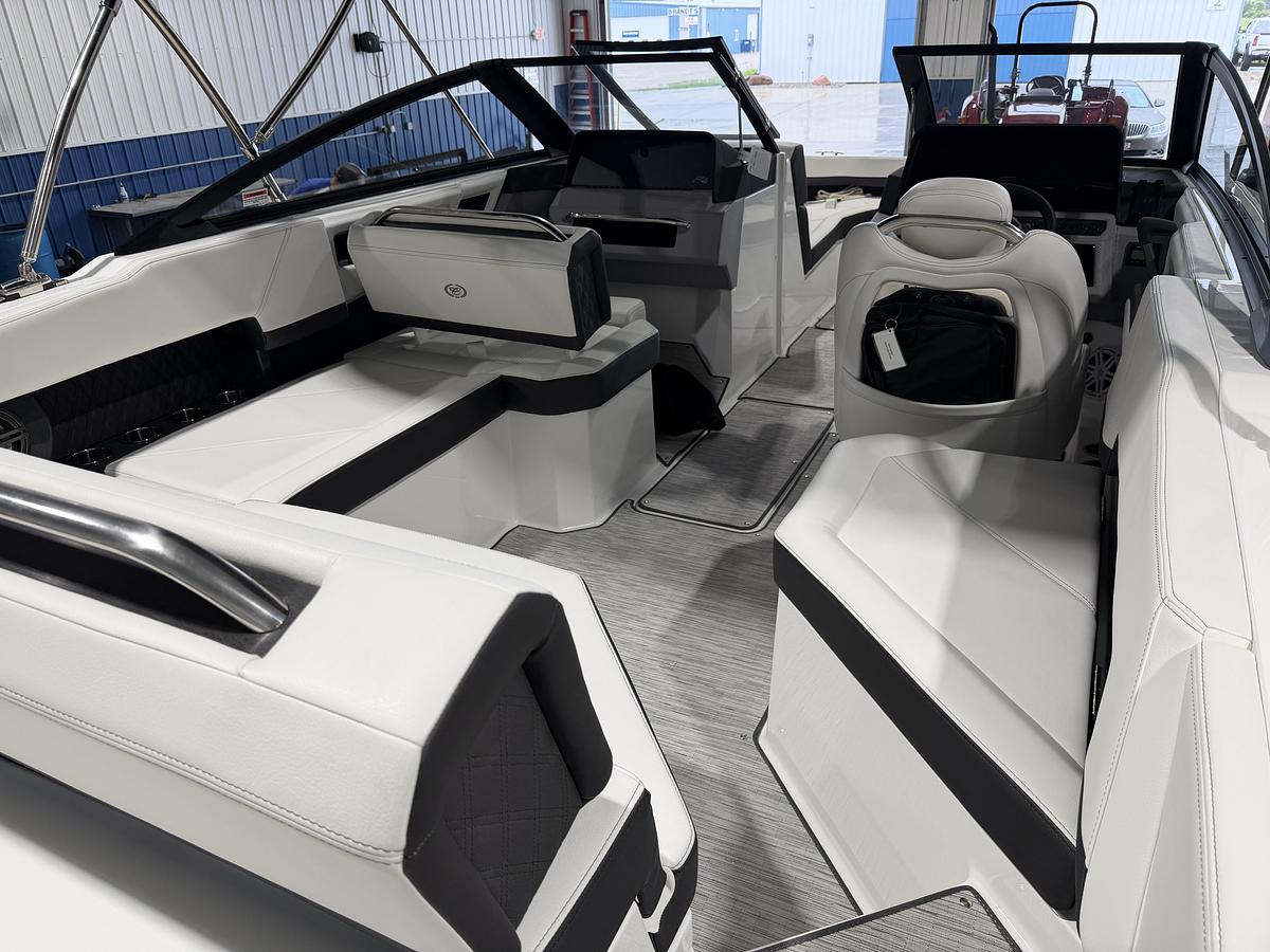 2027 Cobalt Boats R4