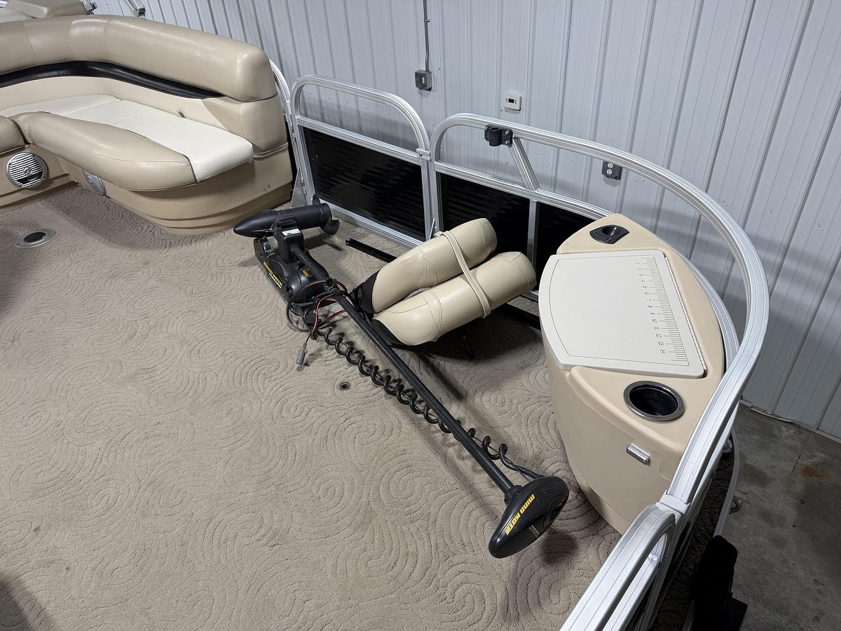 Used 2013 Tracker Fishin' Barge 22 DLX