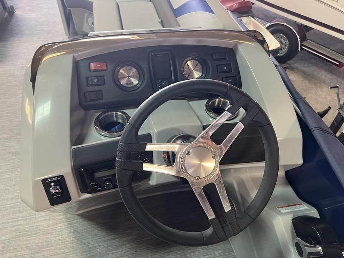 Used 2023 Bennington 22 SXSB