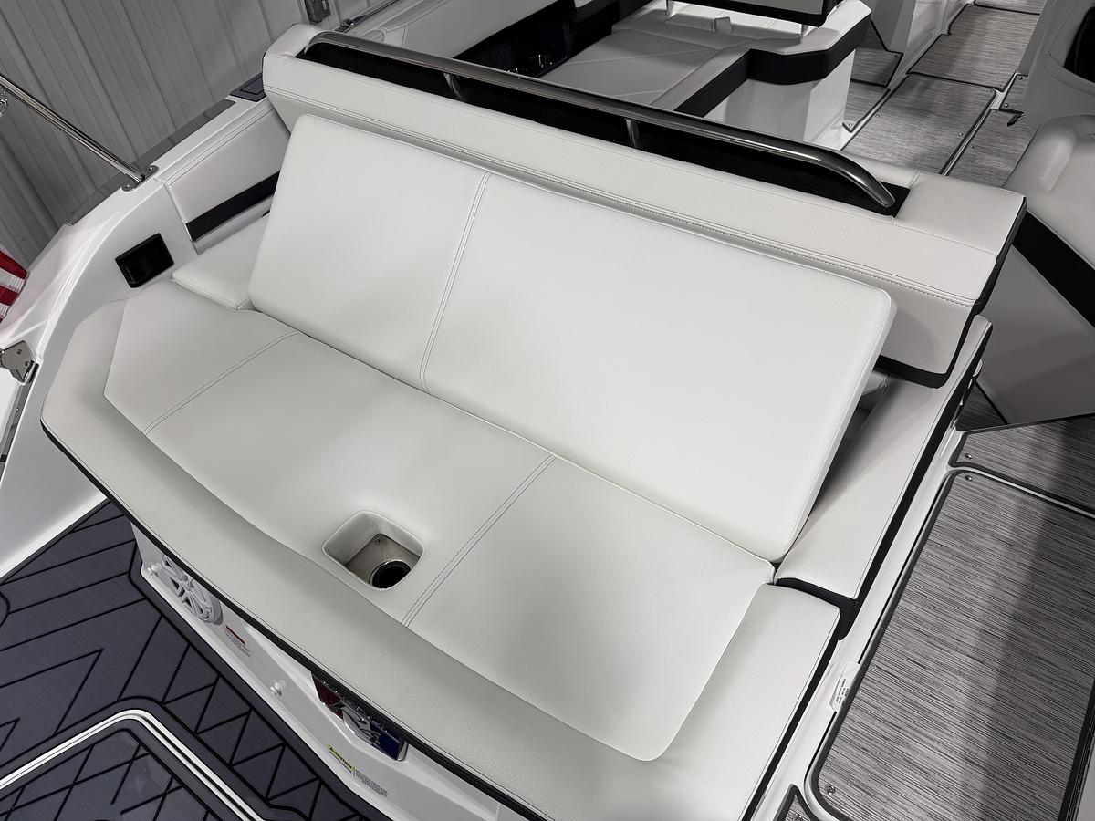 2027 Cobalt Boats R4