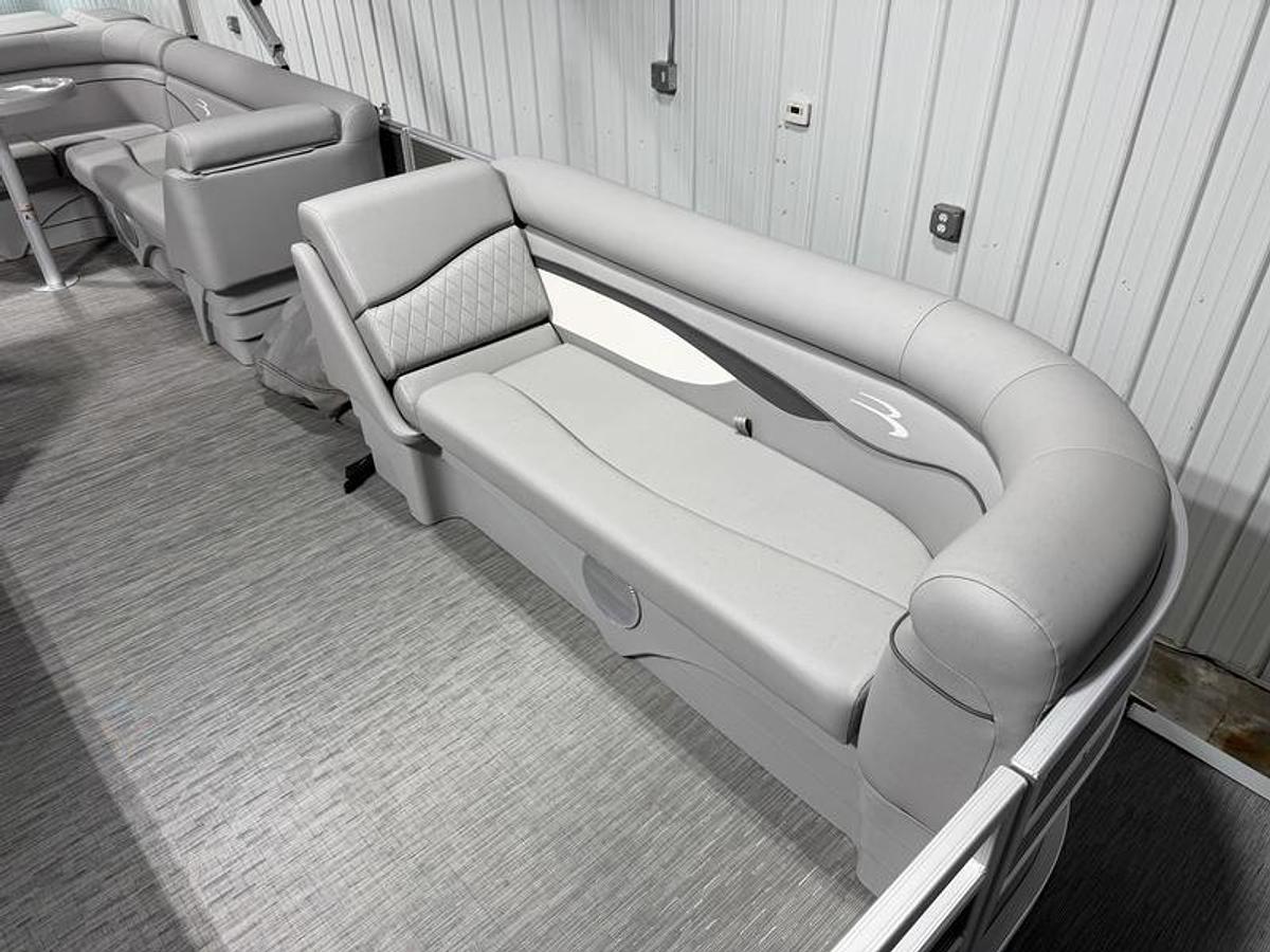 Used 2023 Bennington 22 SL