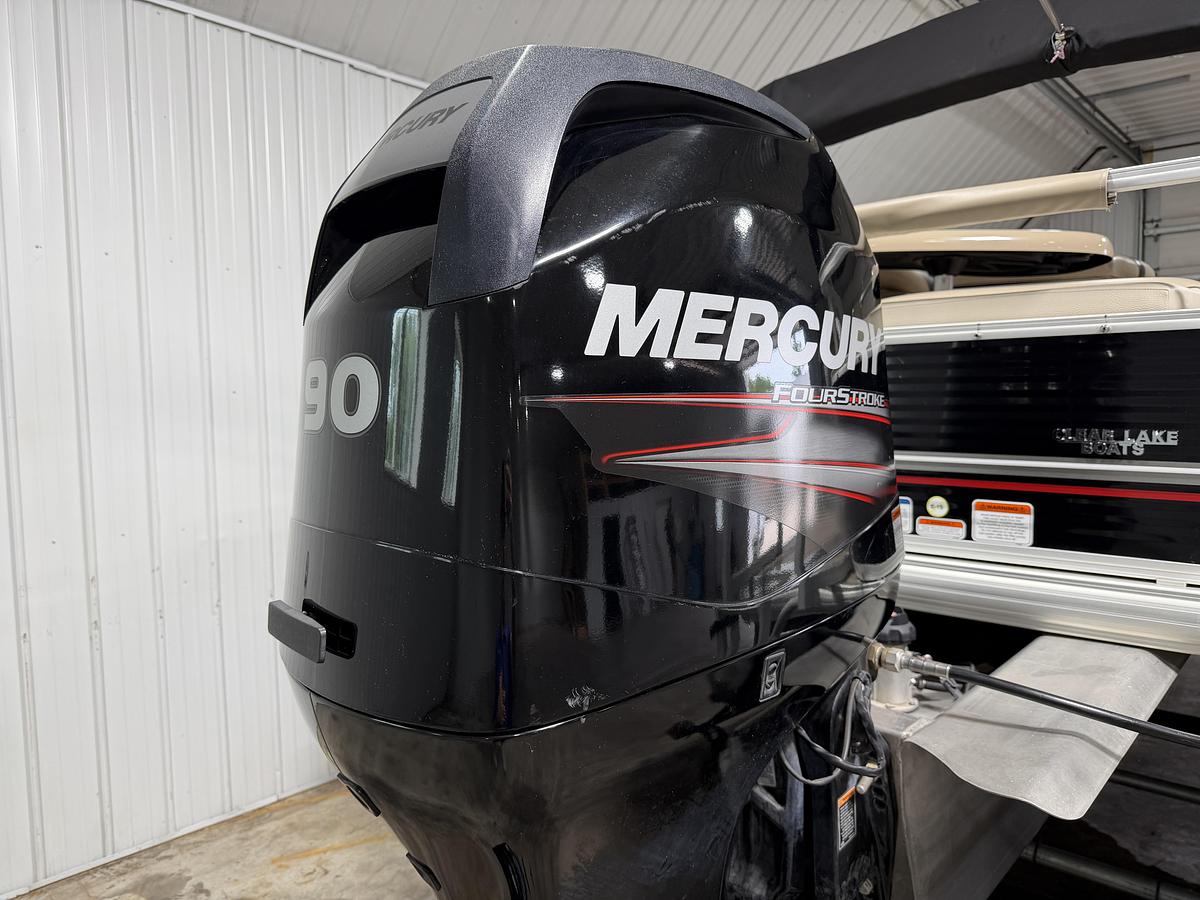 Used 2013 Tracker Fishin' Barge 22 DLX