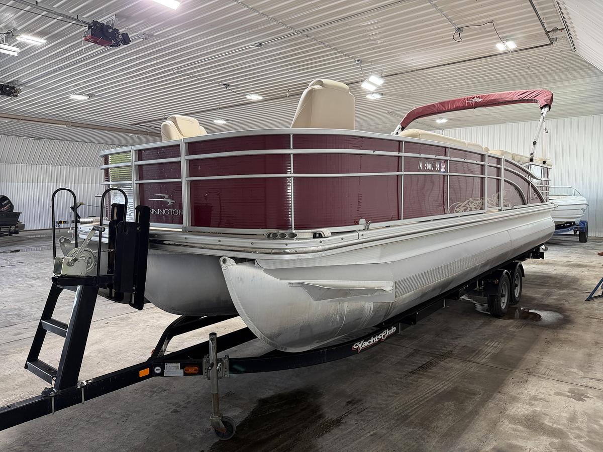 Used 2011 Bennington 2574 RFSI