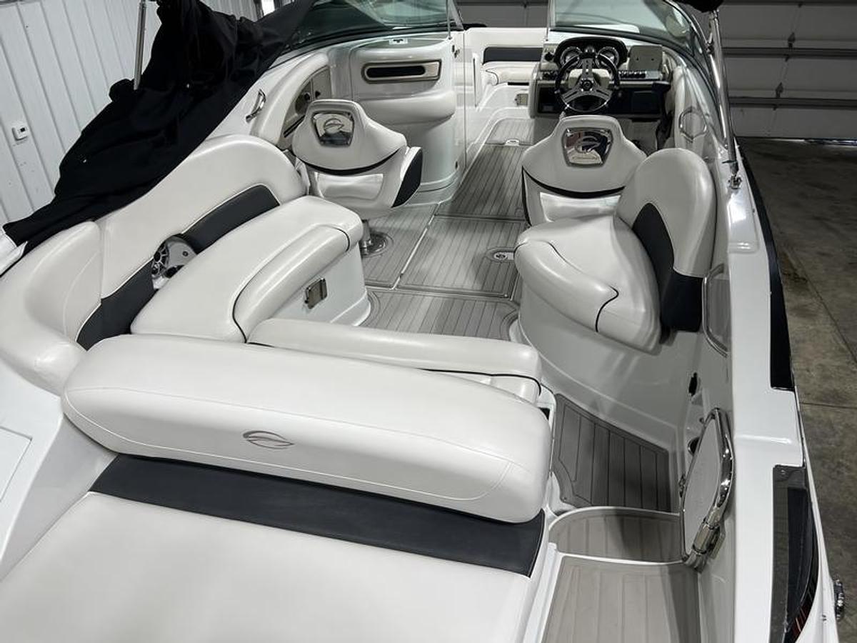 Used 2017 Crownline E4