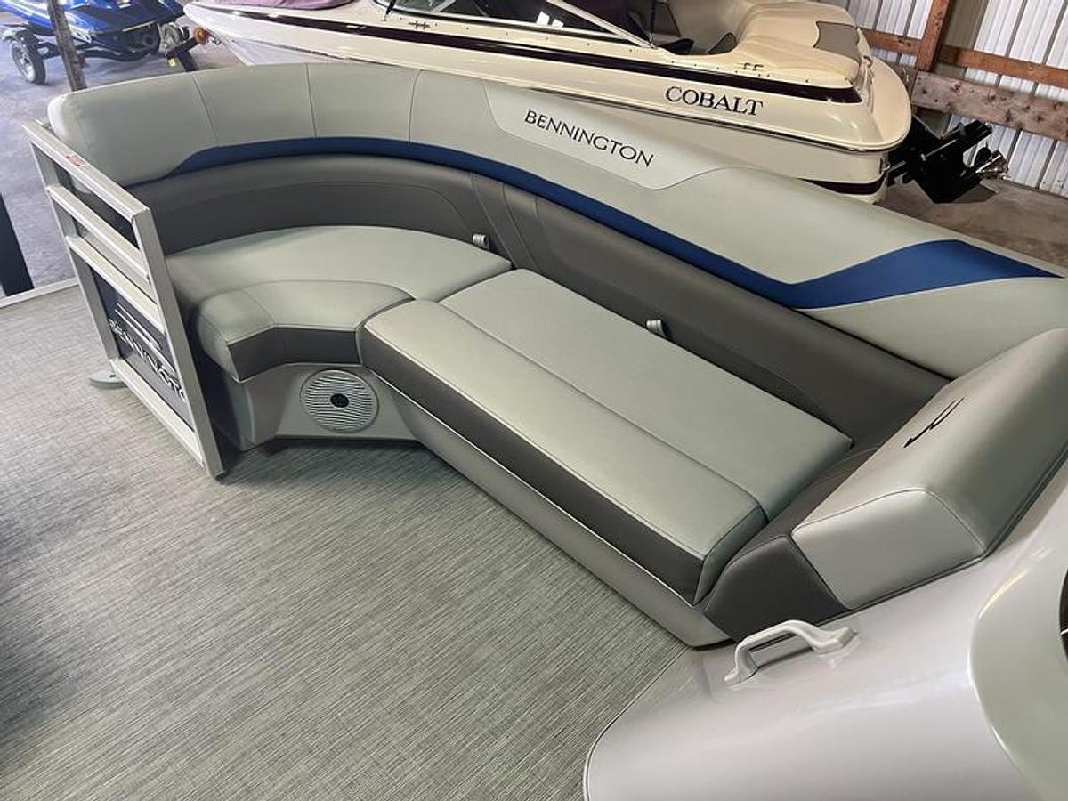 Used 2023 Bennington 22 SXSB