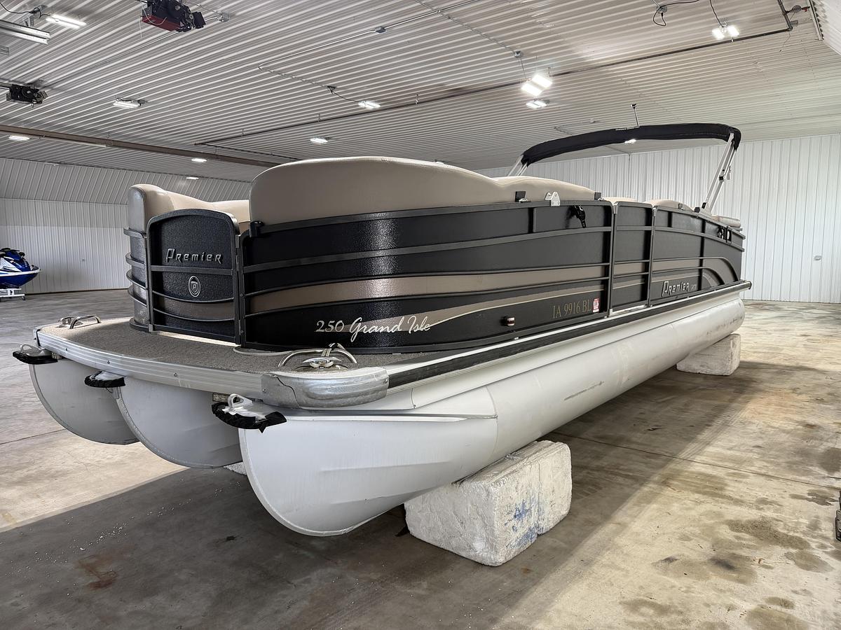 Used 2011 Premier 250 Grand Isle I/O