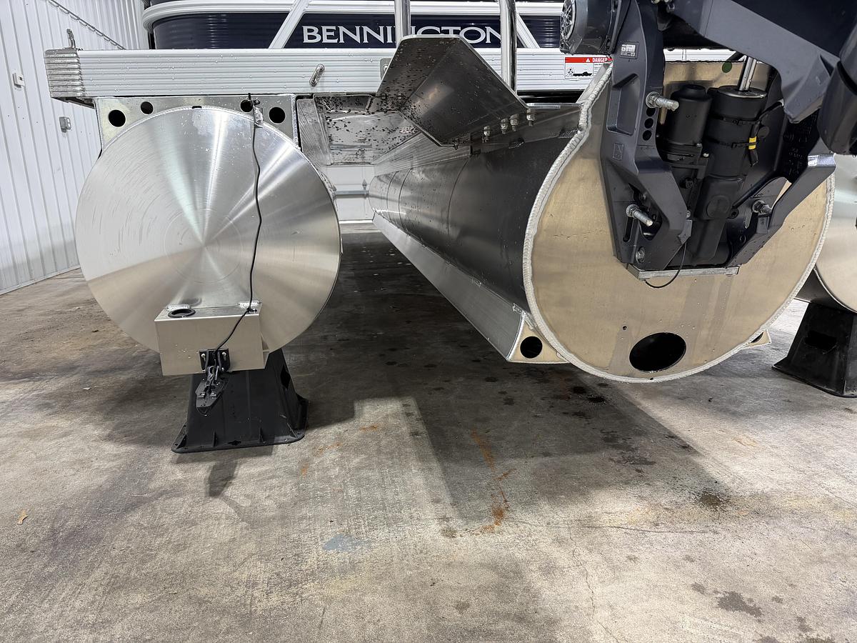 2027 Bennington 22 S1SB