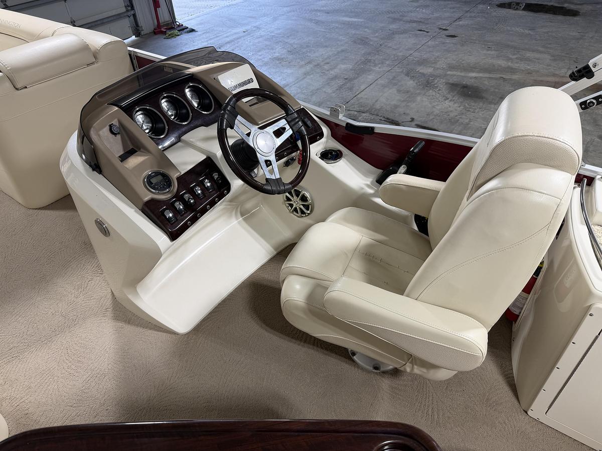 Used 2011 Bennington 2574 RFSI
