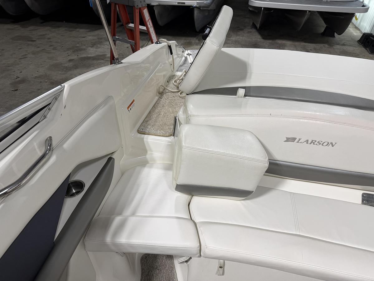 Used 2008 Larson 228 LXI