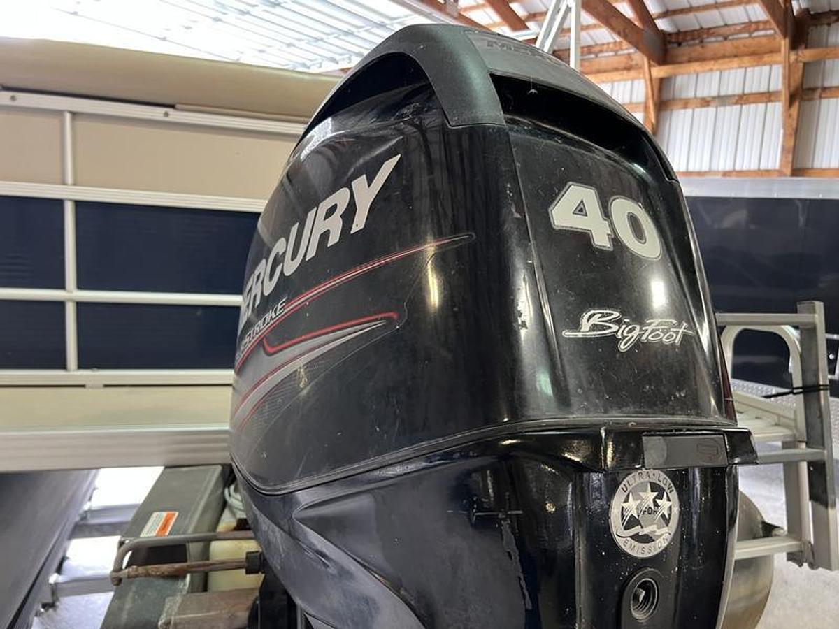 Used 2013 Crest V210