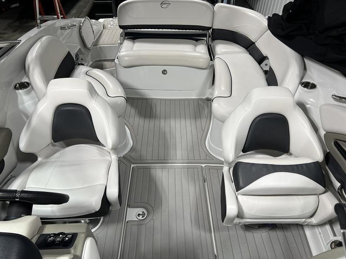Used 2017 Crownline E4