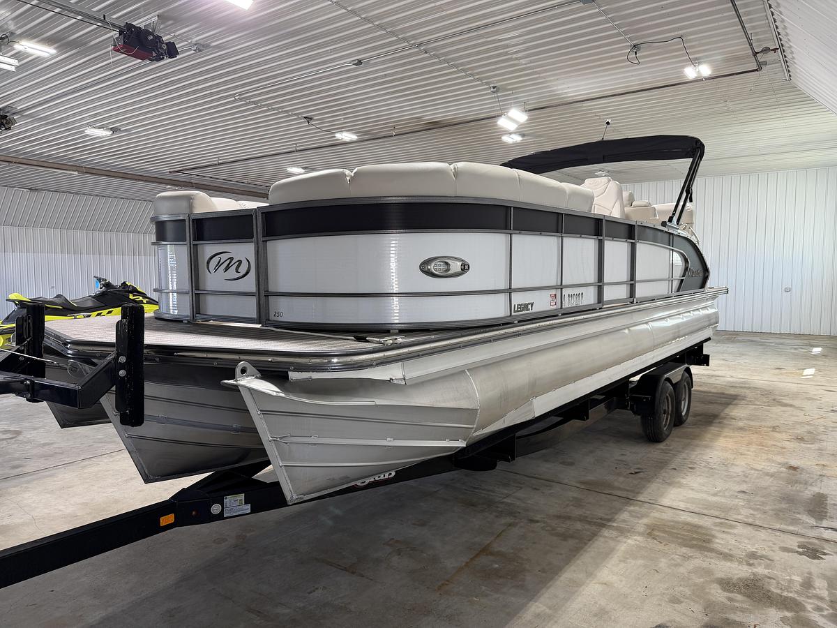 Used 2015 Manitou Legacy 250