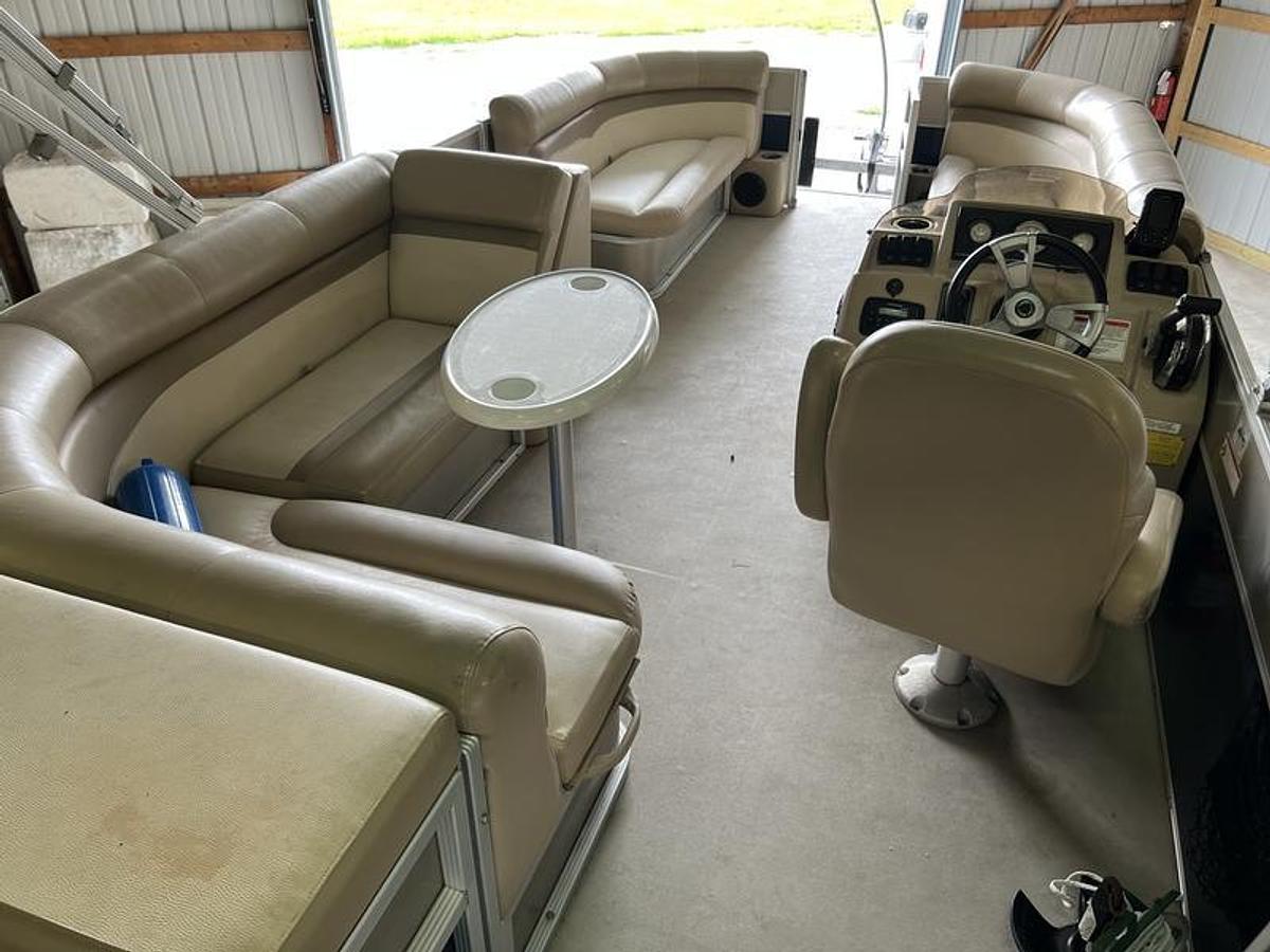 Used 2013 Crest V210