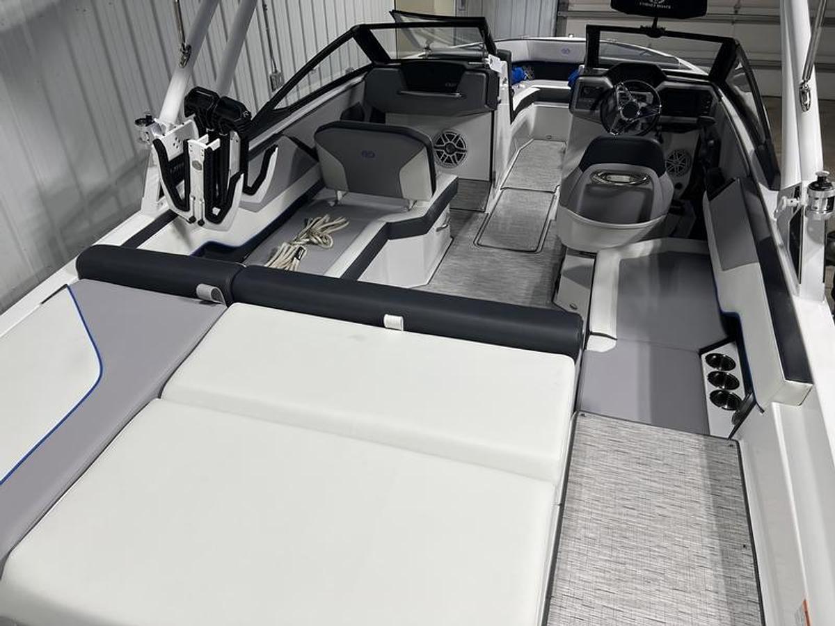 2025 Cobalt Boats CS23 Surf