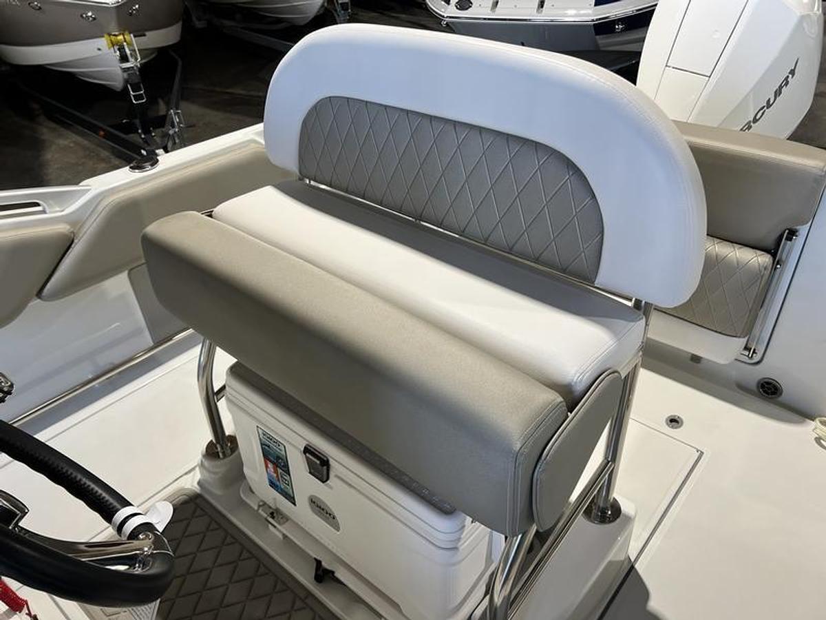 2024 Finseeker 210 FS
