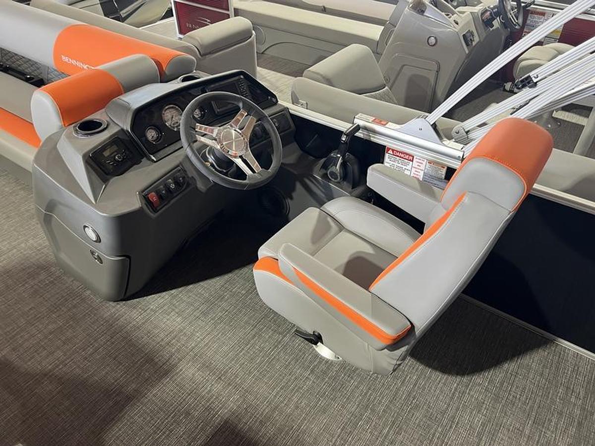 2025 Bennington 22 S CRUISE