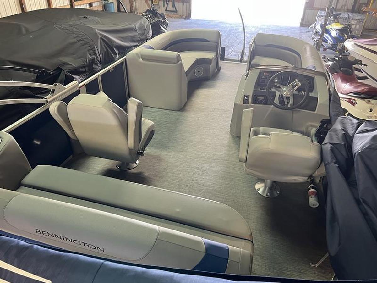 Used 2023 Bennington 22 SXSB