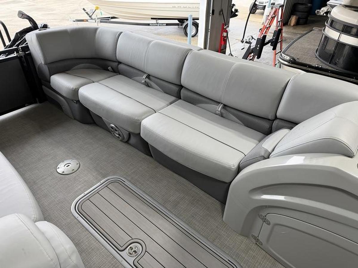 Used 2021 Tracker® Boats REGENCY 250 DL