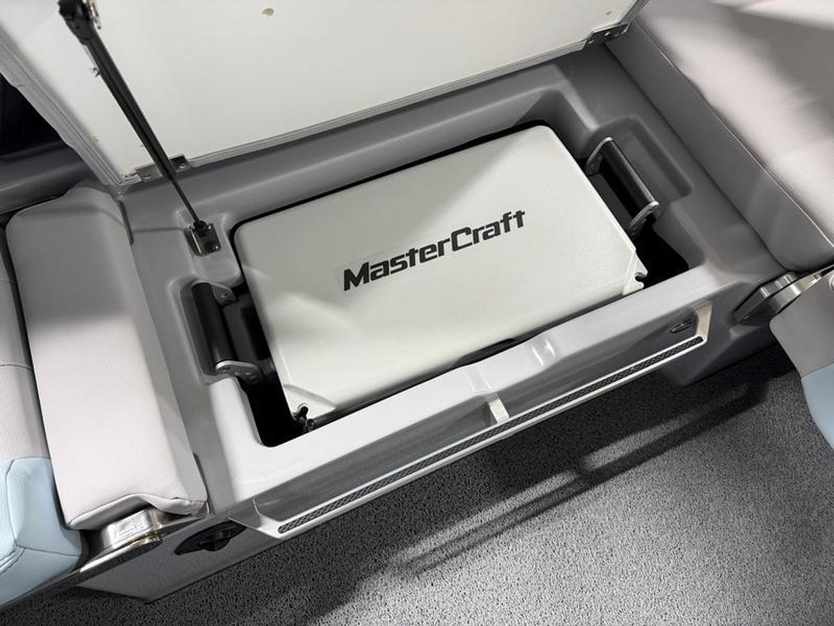 Used 2023 MasterCraft XT24