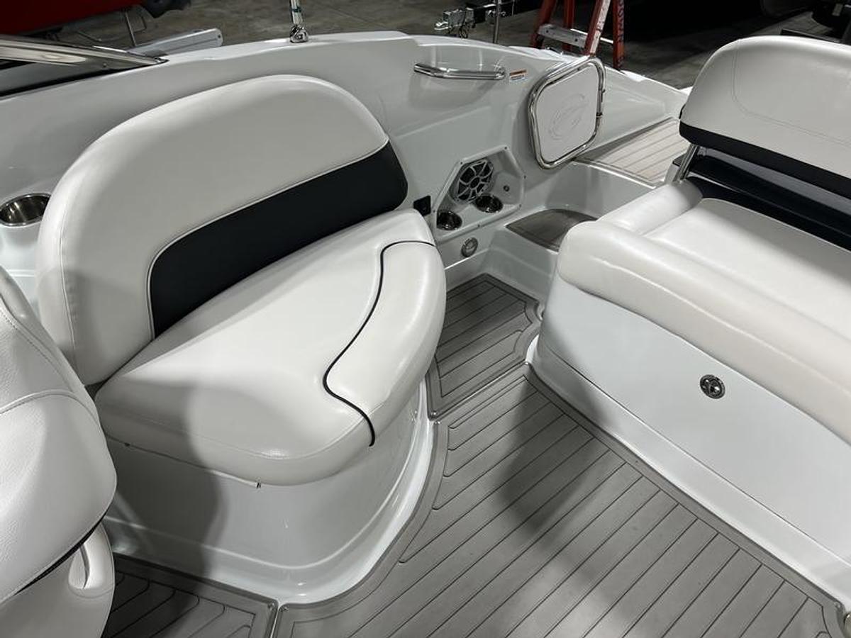 Used 2017 Crownline E4