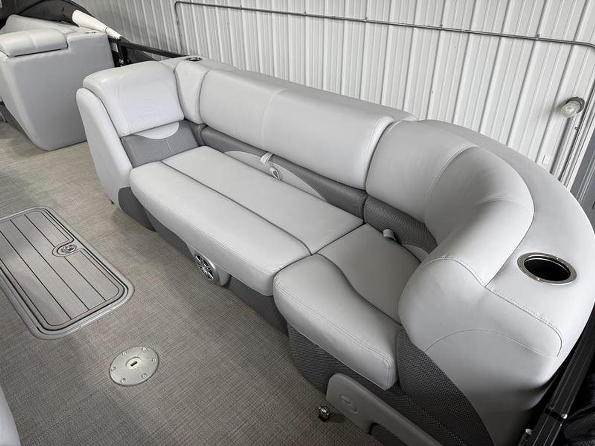 Used 2021 Tracker® Boats REGENCY 250 DL