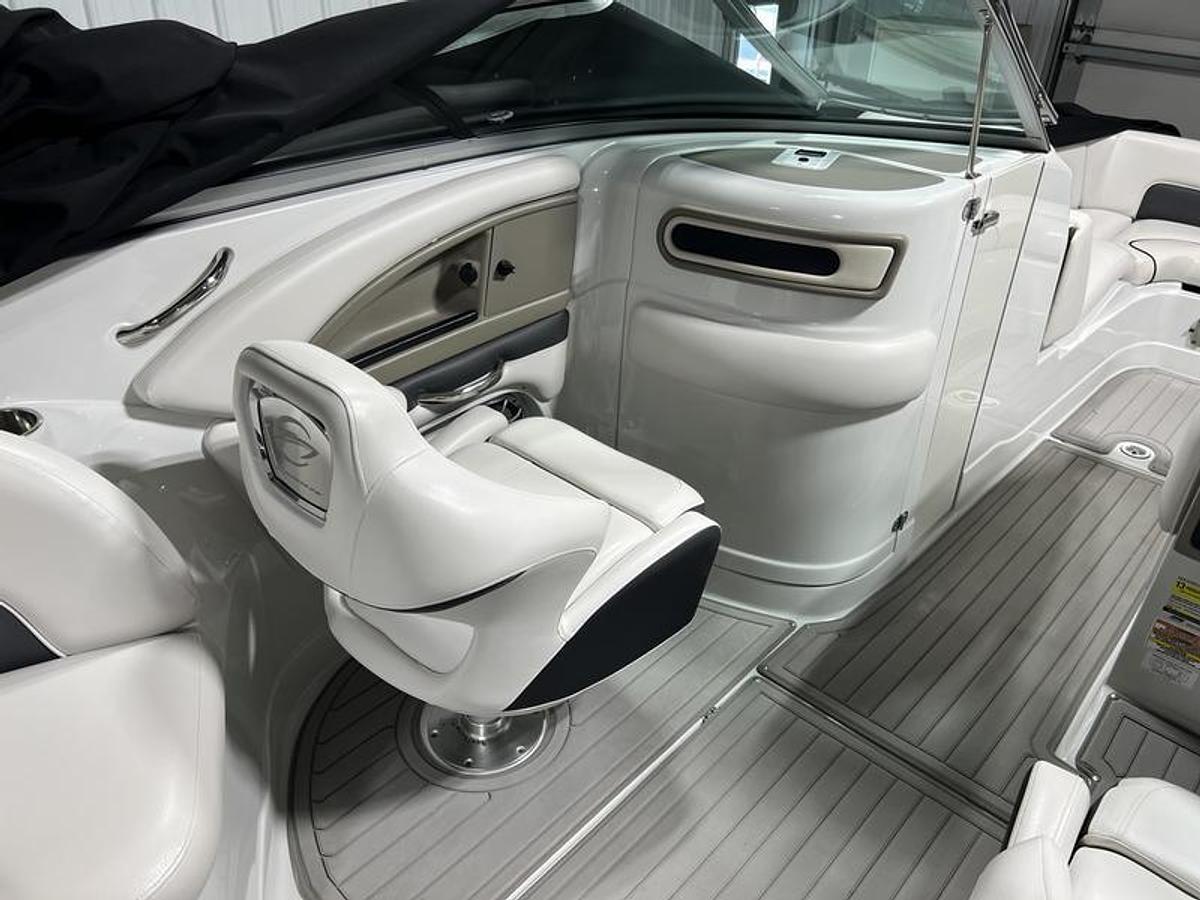 Used 2017 Crownline E4