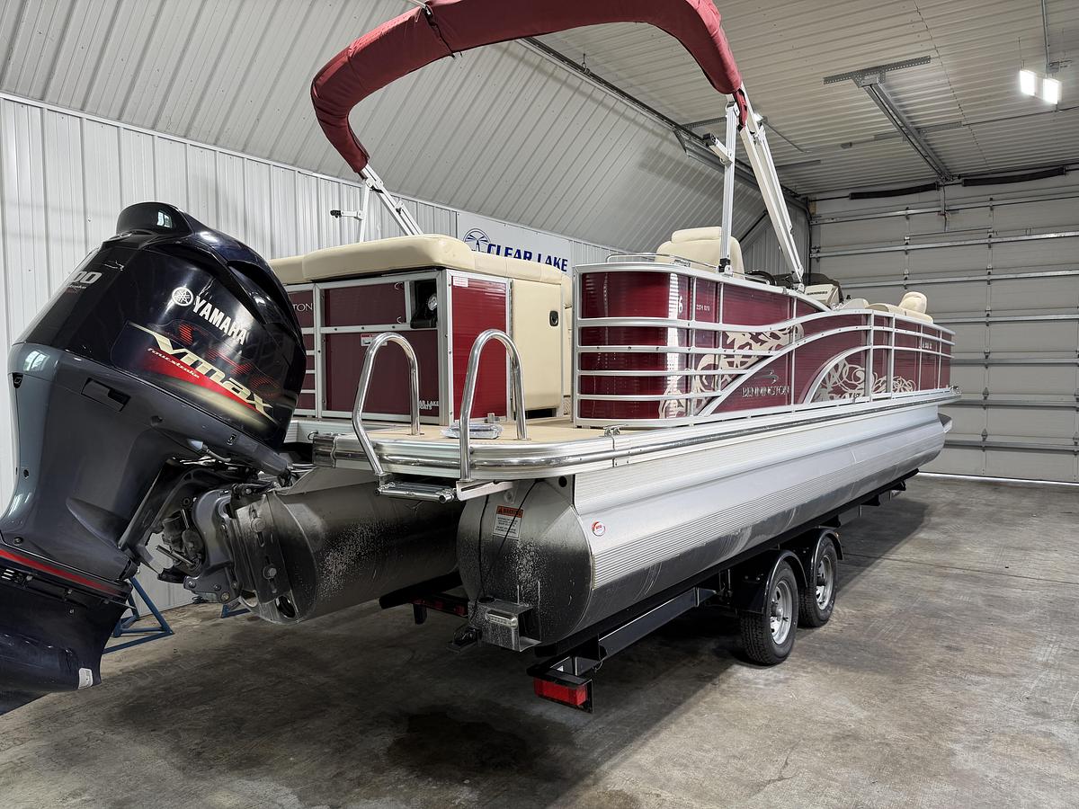 Used 2011 Bennington 2574 RFSI