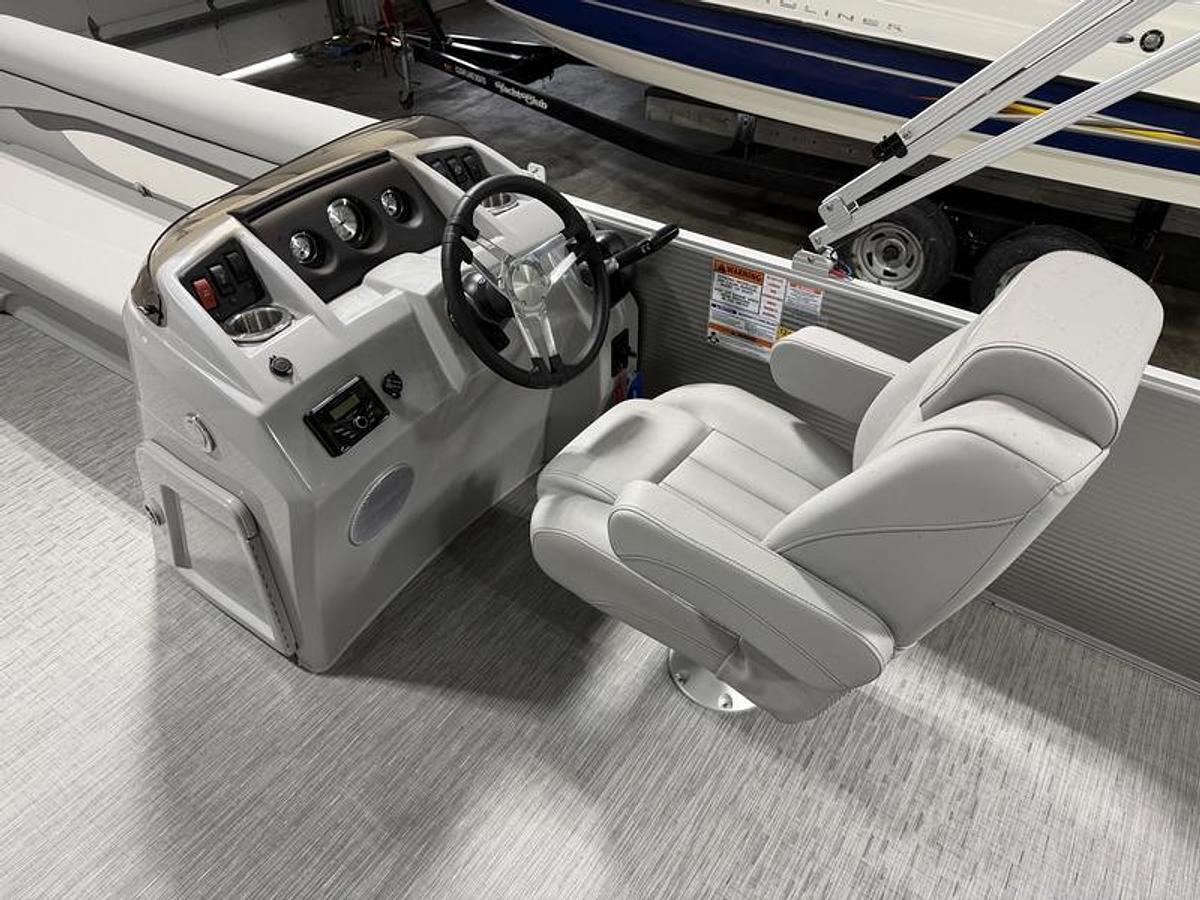 Used 2023 Bennington 22 SL