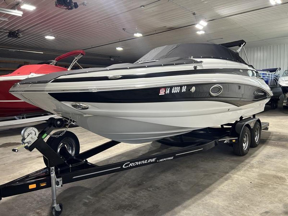 Used 2017 Crownline E4