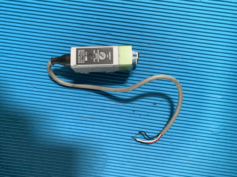 Used Omron Photoelectric Switch E3S-XE1